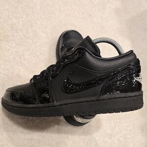 Jordan Black Sneakers